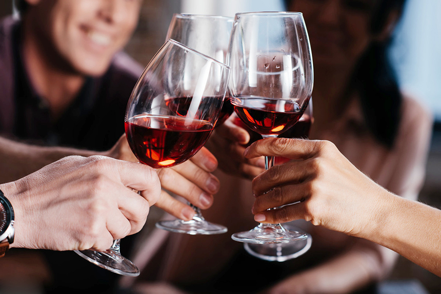 喝葡萄酒时该怎么说，葡萄酒的口感怎么描述？