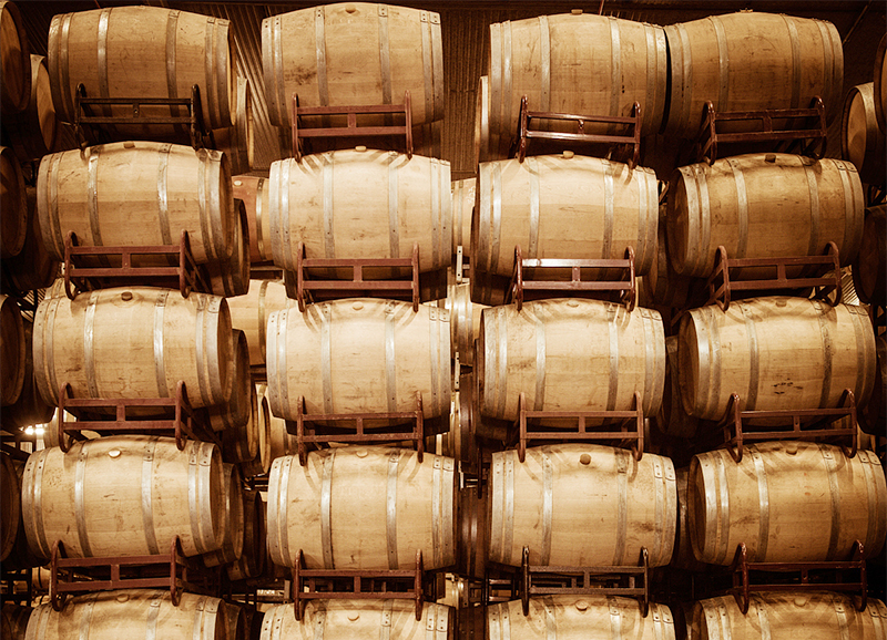 橡木桶对红酒陈酿有什么作用？