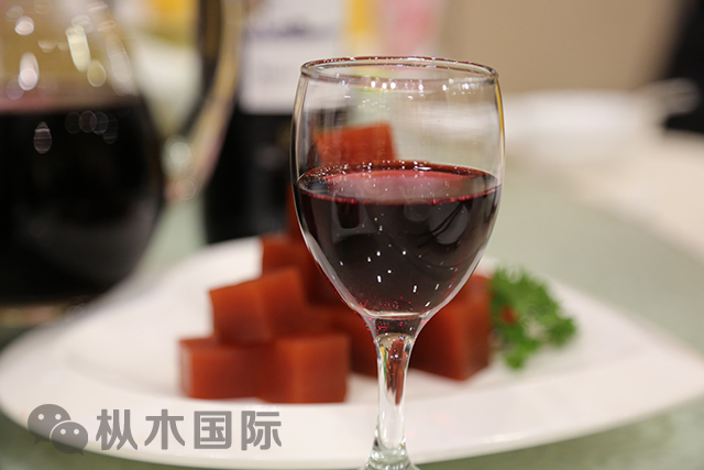 《枞木国际酒庄 | 葡萄为什么比其他水果更适合酿酒》